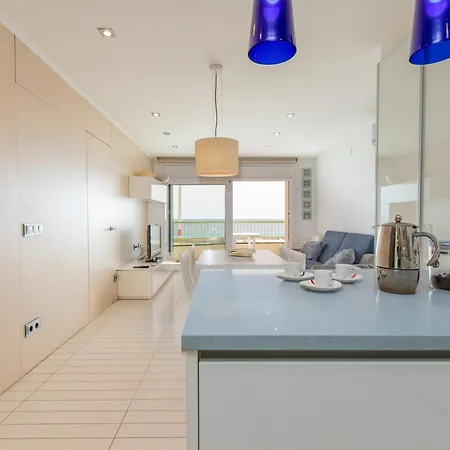 Super 2 Apartment *